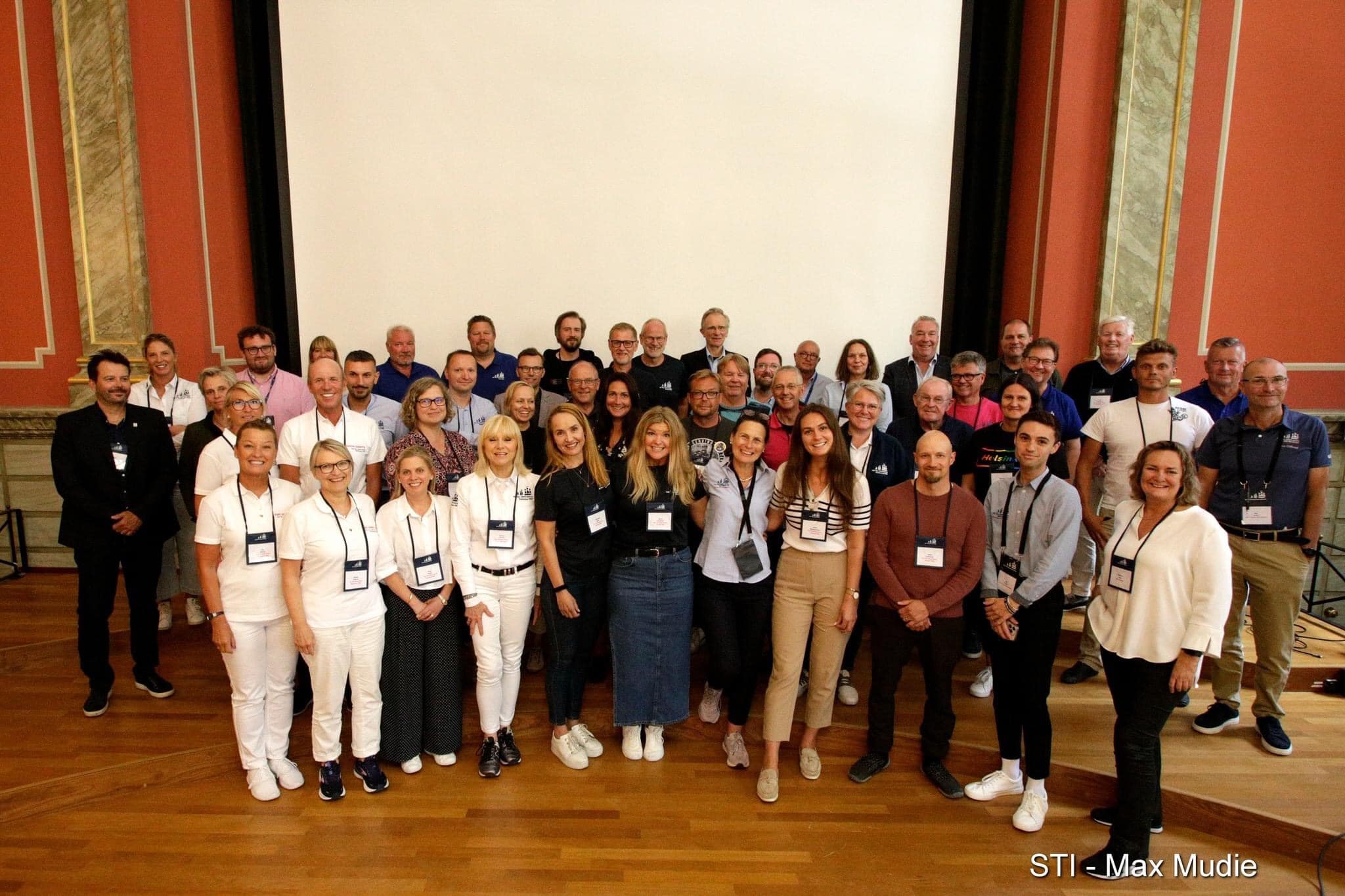 Gruppfoto på deltagare i konferens