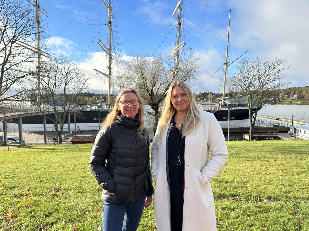 Hanna och Camilla framför Pommern